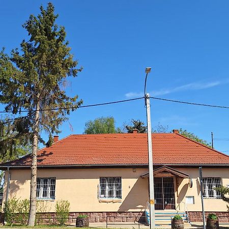 Koppany Vendeghaz Apartment Adand Luaran gambar